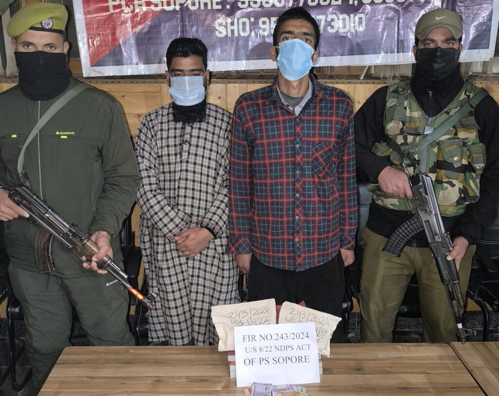 02 Drug Peddlers Arrested